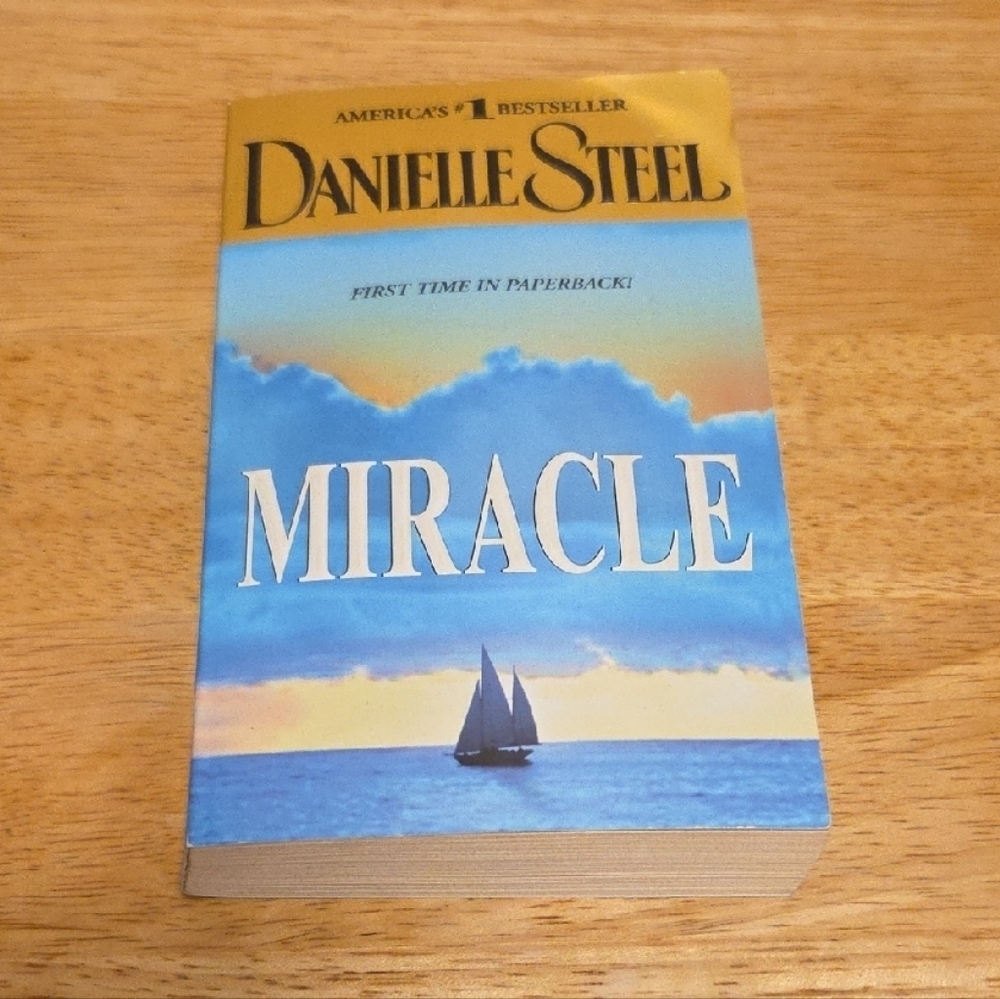 Danielle Steel - 'Miracle' - Paperback Novel (2005)
